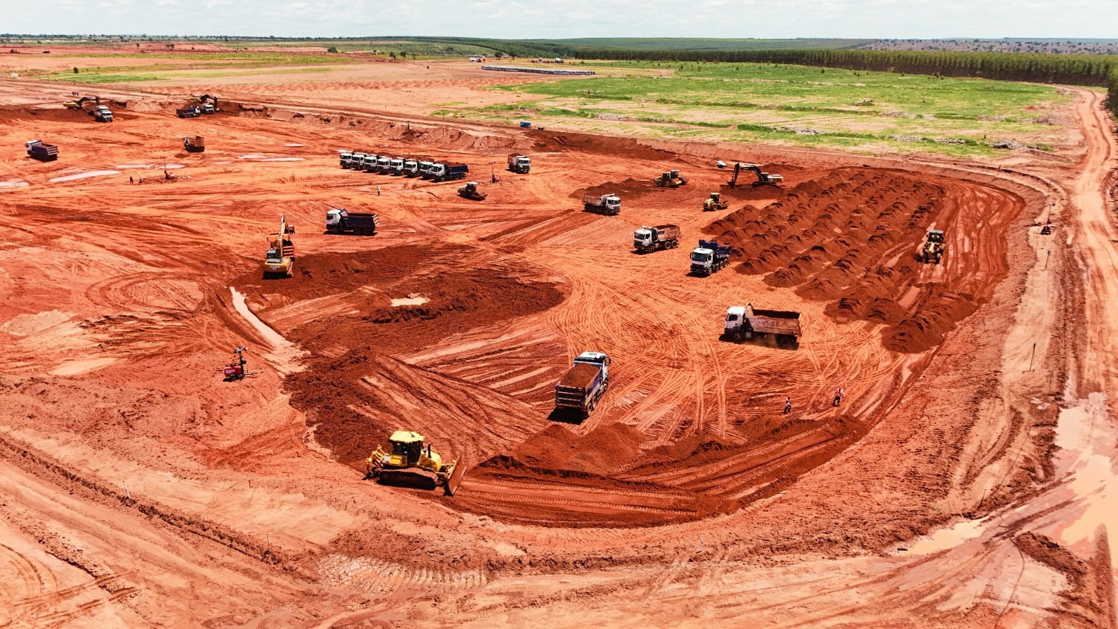 Trabalhadores de megafábrica de R$ 25 bilhões vão receber 620 casas com até 215 m² para morar